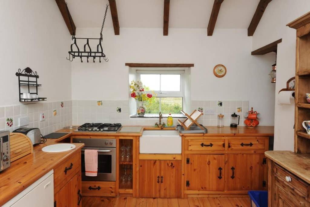 Red Stonecutters Cottage, Doolin Carrowauff Exterior foto